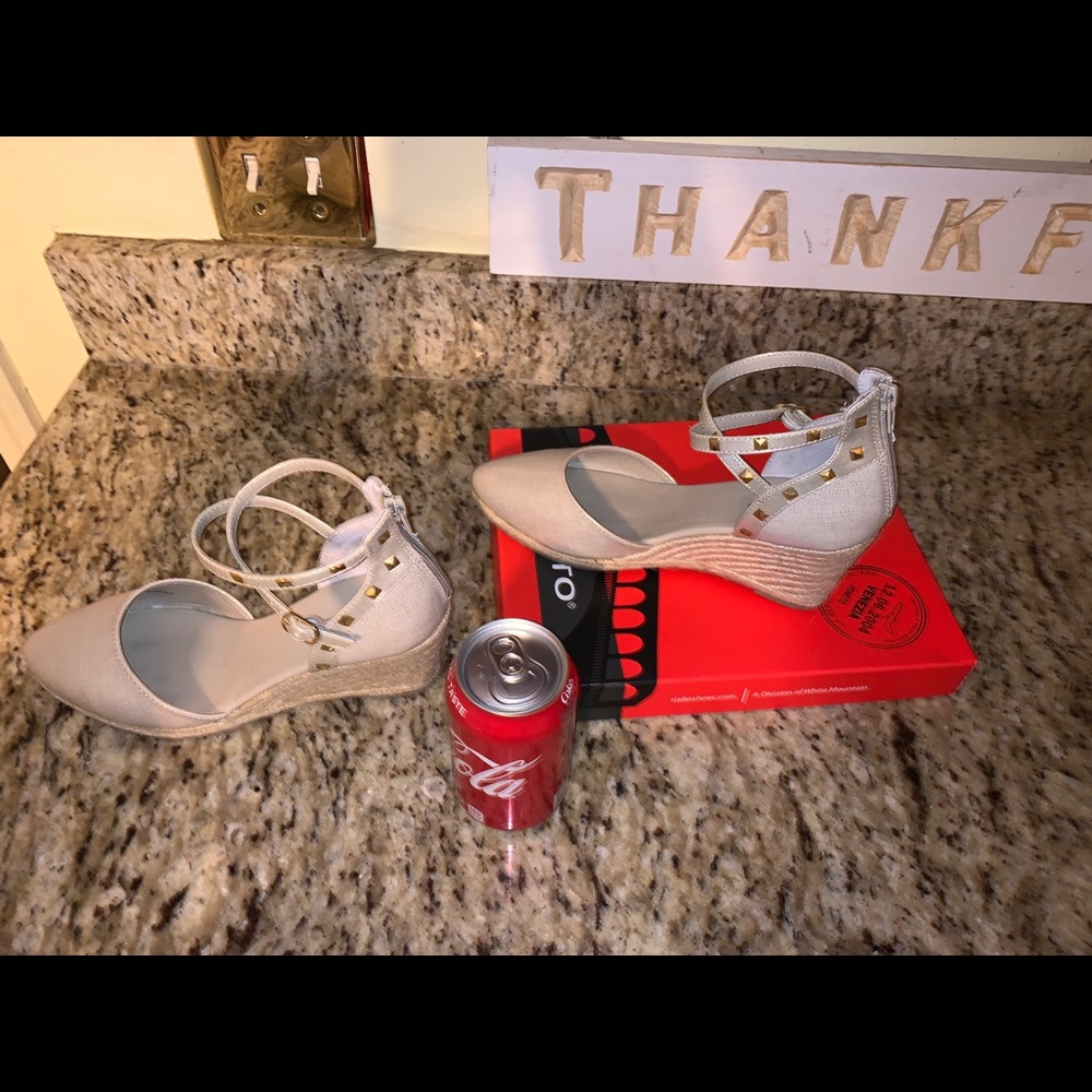 Shoes - Picture 2 of 3